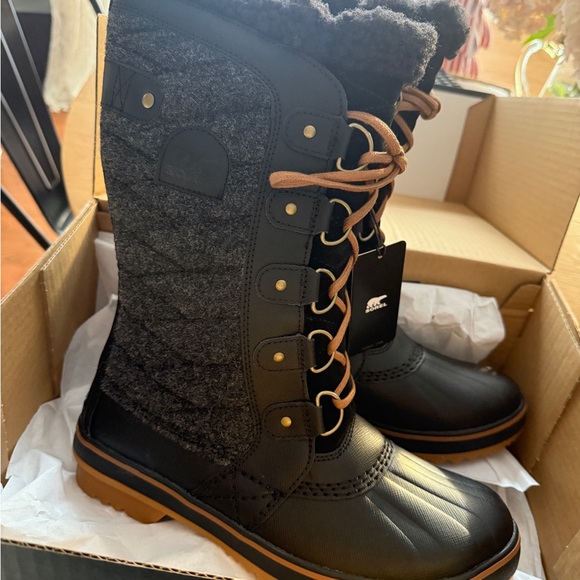 Sorel Women's Tofino ll Waterproof Boot - Picture 2 of 6